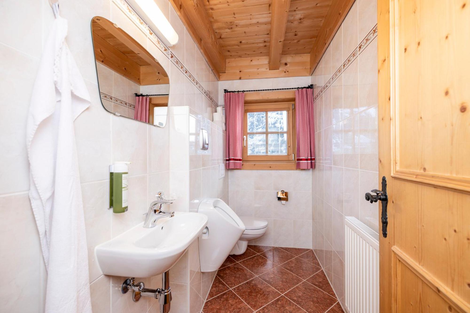 Family Lodge Maximilian トゥクス エクステリア 写真