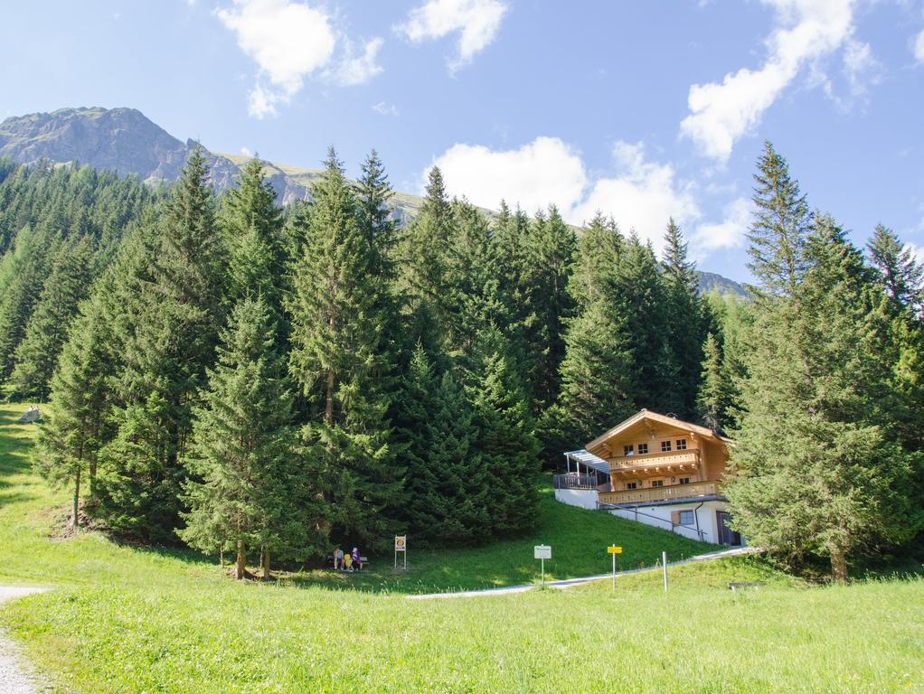 Family Lodge Maximilian トゥクス エクステリア 写真